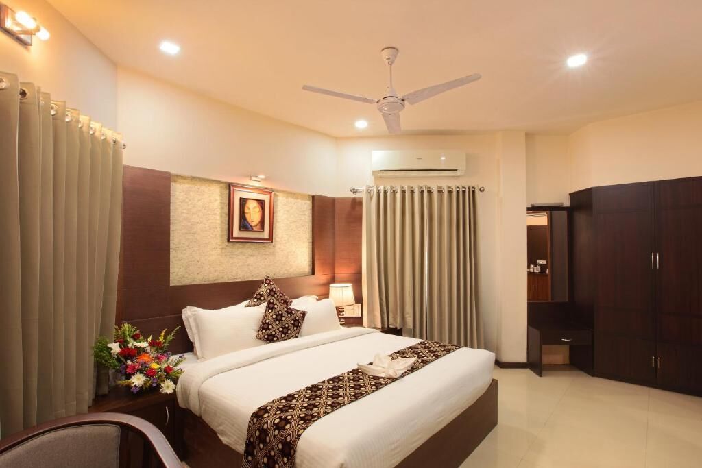 desk, soundproofing, rollaway beds, free wifi