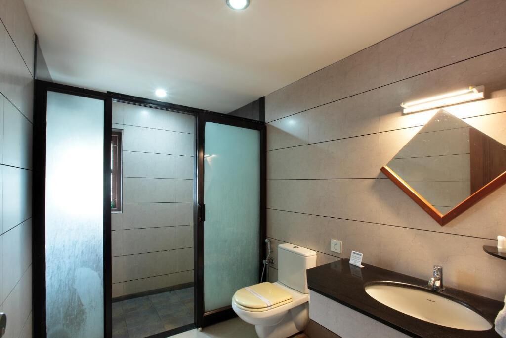 shower, free toiletries, dressing gowns, towels