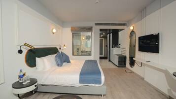 Desk, soundproofing, rollaway beds, free WiFi