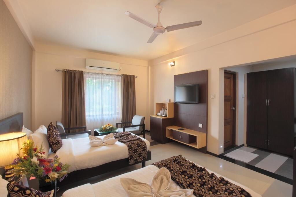 desk, soundproofing, rollaway beds, free wifi