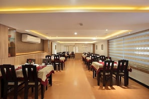 Dining - Pushpak Grande (Kondotti)