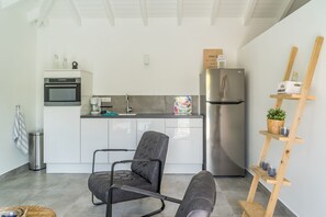 Refrigerador, microondas, placa de cocina, lavavajillas