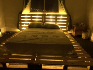 1 bedroom, bed sheets