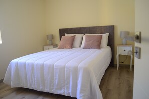 3 quartos, ferros/tábuas de passar roupa, Wi-Fi, roupa de cama