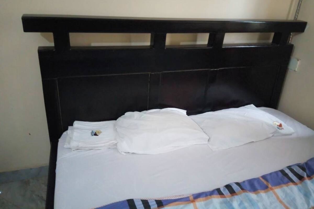 Laptop workspace, blackout drapes, iron/ironing board (on request)