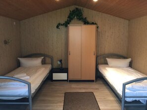 1 bedroom, cribs/infant beds