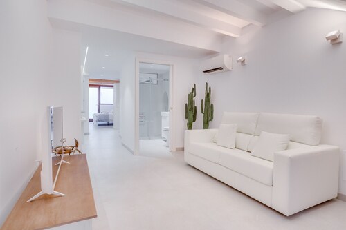 URBAN SUITES GALLERY PALMA TI/75 by PriorityVillas