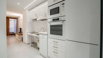 Refrigerador, microondas, horno y lavavajillas