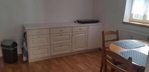 Habitación con 2 camas individuales | Servicio de comidas en la habitación