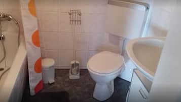Zweibettzimmer | Badezimmer | Handtücher, Toilettenpapier