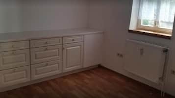 Zweibettzimmer | Wohnbereich | Flachbildfernseher