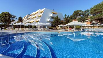 Seasonal outdoor pool