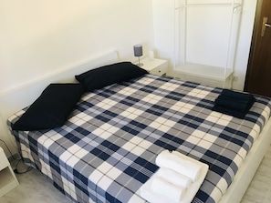 3 chambres, bureau, fer et planche à repasser, accès au Wi-Fi (inclus)