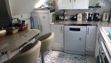 Deluxe Apartment, 3 Bedrooms | Private kitchen | Fridge, microwave