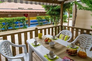 Mobile Home (Domino) | Terrace/patio - Camping La Croix du Sud (Le Barcares)