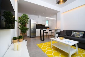 Apartamento, 1 quarto | Área de estar | TV de tela plana