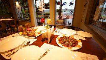 Breakfast, lunch and dinner served