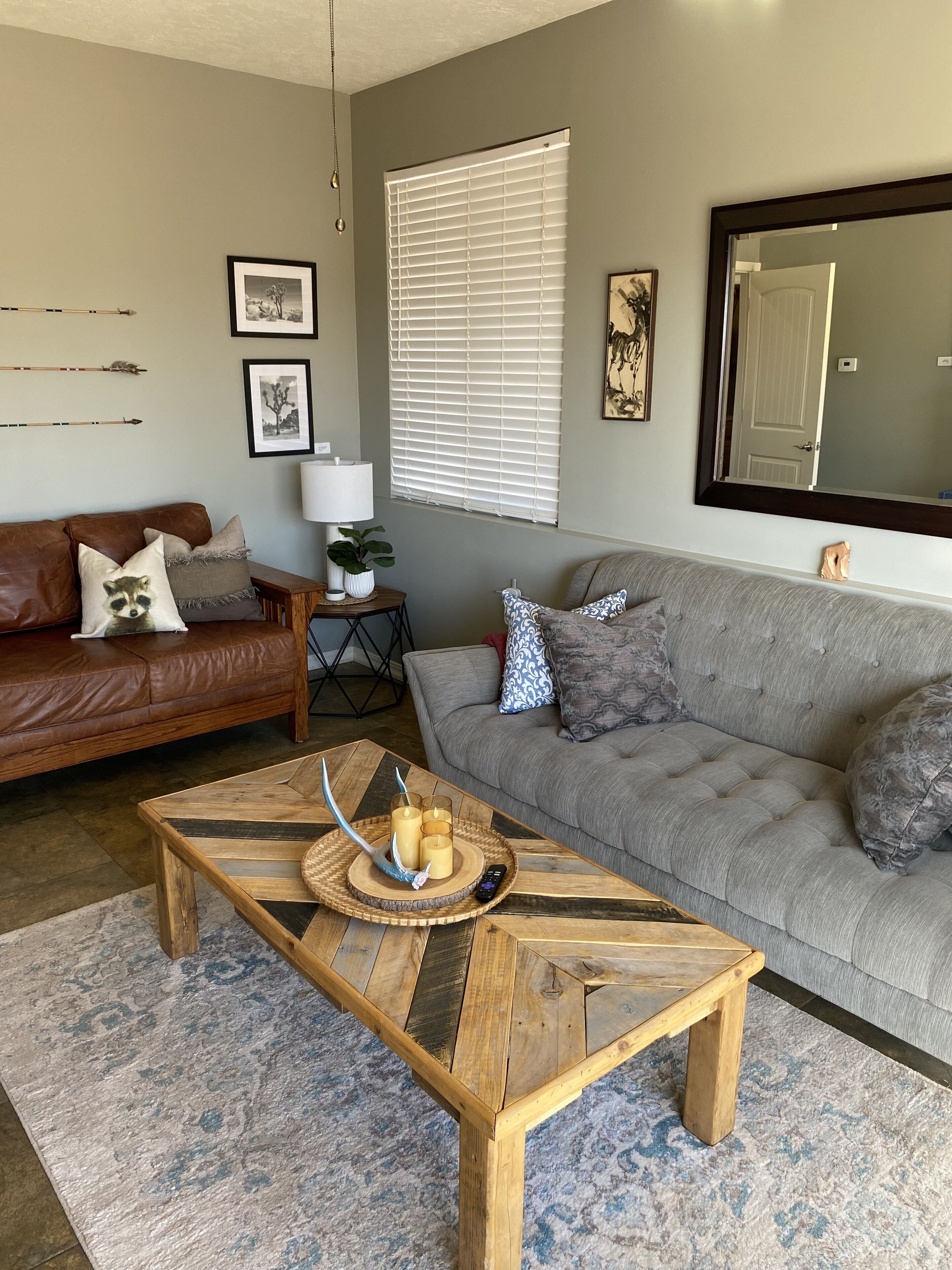 電視、壁爐、書籍