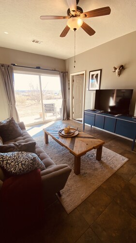 Zinnoberrote Oase im Himmel der Wanderer