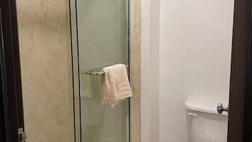Chambre | Salle de bain | SĂšche-cheveux, serviettes fournies