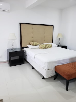 Minibar, bureau, lits pliants/supplémentaires, Wi-Fi gratuit
