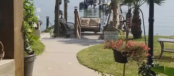 Awesome getaway on the Bay! Get on island time w/ us! Swim, Fish & play all day