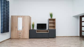 2 habitaciones, decoración personalizada, muebles diferentes y cunas