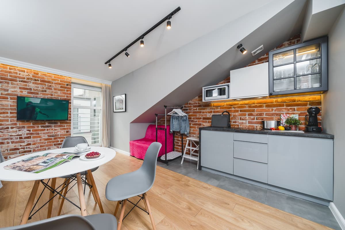 2 habitaciones, decoración personalizada, muebles diferentes y cunas