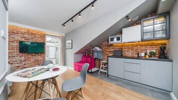 2 habitaciones, decoración personalizada, muebles diferentes y cunas