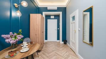Design Studio Suite | Iron/ironing board, free WiFi