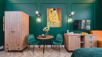 Design Studio Suite | Iron/ironing board, free WiFi