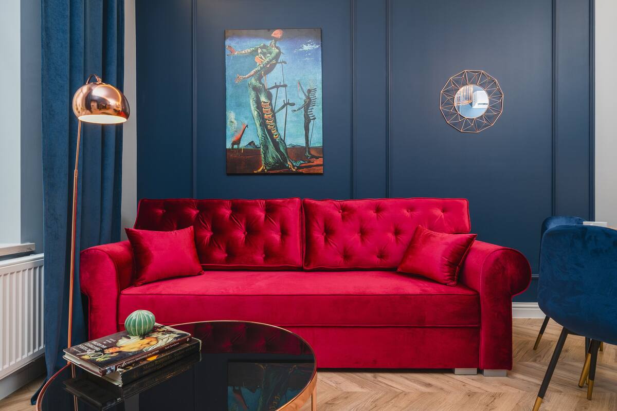 Suite – design | Oppholdsområde | En 40-tommers Flatskjerm-TV med kabel-kanaler samt TV