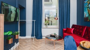 Suite – design | Oppholdsrom | En 40-tommers Flatskjerm-TV med kabel-kanaler samt TV