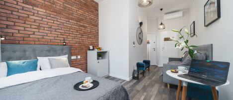 Eenvoudige studio, meerdere bedden | Een strijkplank/strijkijzer, gratis wifi