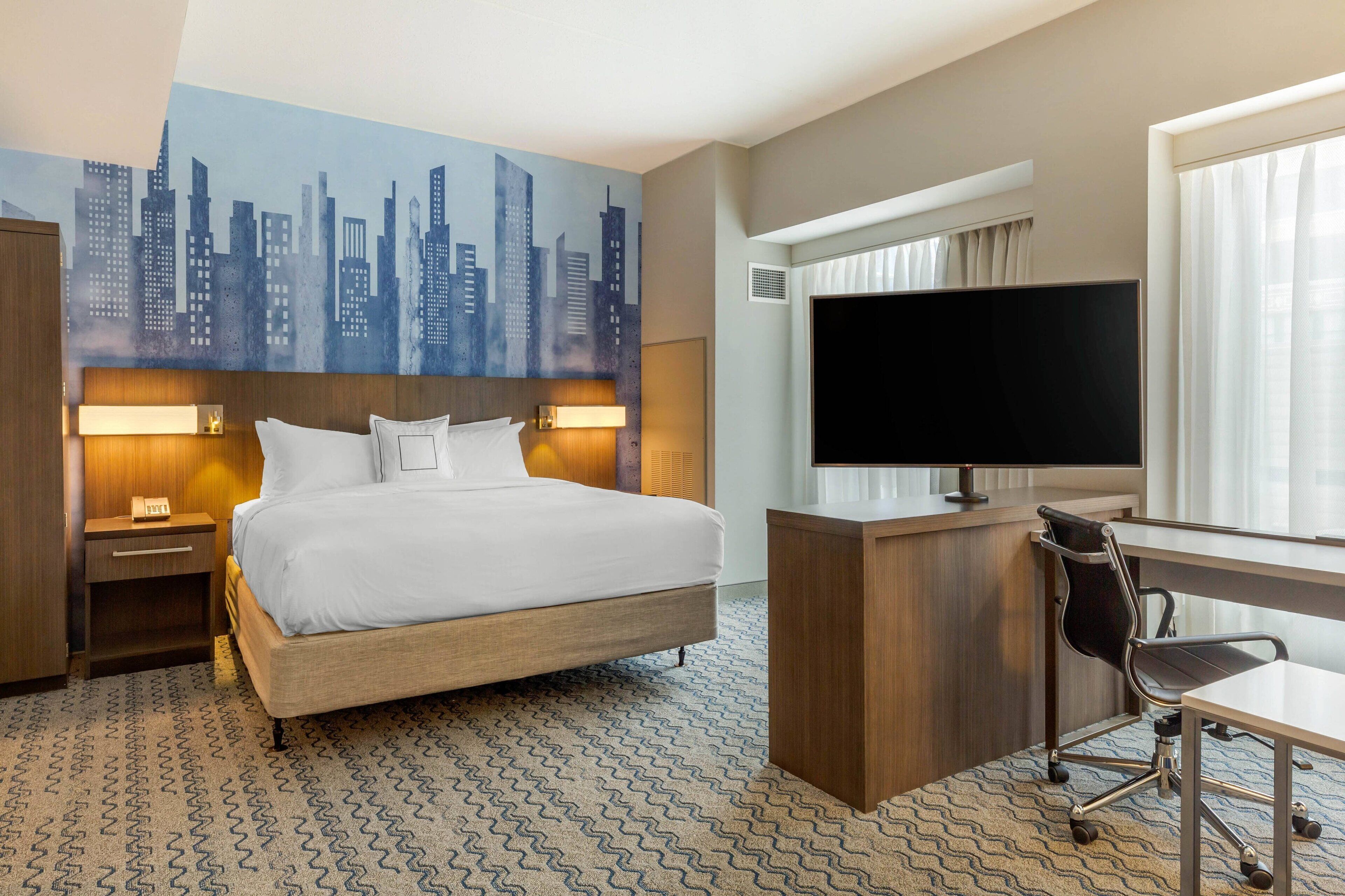 Hypo-allergenic bedding, in-room safe, desk, laptop workspace