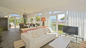 TV, fireplace, DVD player - Llenaire - Xata, seafront house with private pool in Puerto de Pollença (Pollensa)