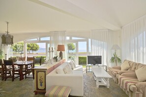 TV, fireplace, DVD player - Llenaire - Xata, seafront house with private pool in Puerto de Pollença (Pollensa)