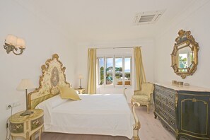 4 bedrooms, in-room safe, iron/ironing board, free WiFi