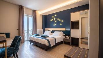 1 chambre, minibar, coffres-forts dans les chambres, bureau
