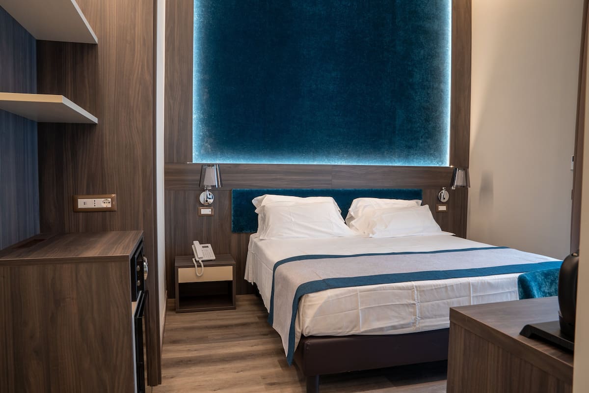 Suite, Whirlpool, Meerblick | 1 Schlafzimmer, Minibar, Zimmersafe, Schreibtisch