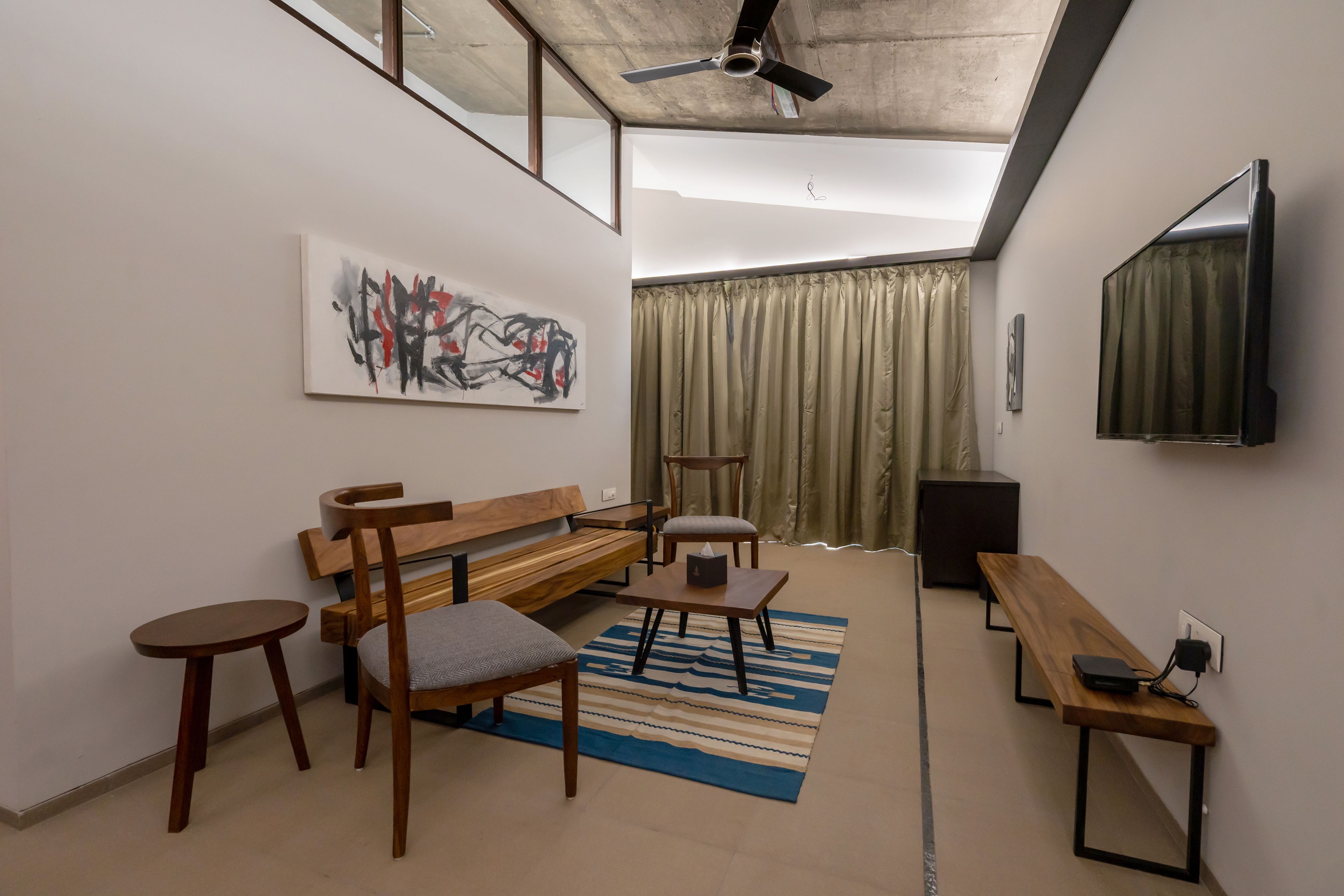 executive double room, 1 bedroom, non smoking, pool access | living area | 32-inch led tv with cable channels, tv