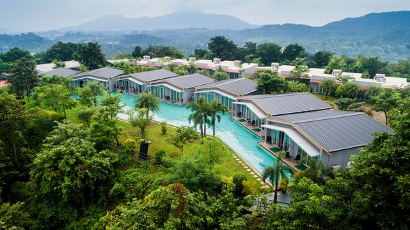 Bureau, lits pliants/supplémentaires, draps fournis