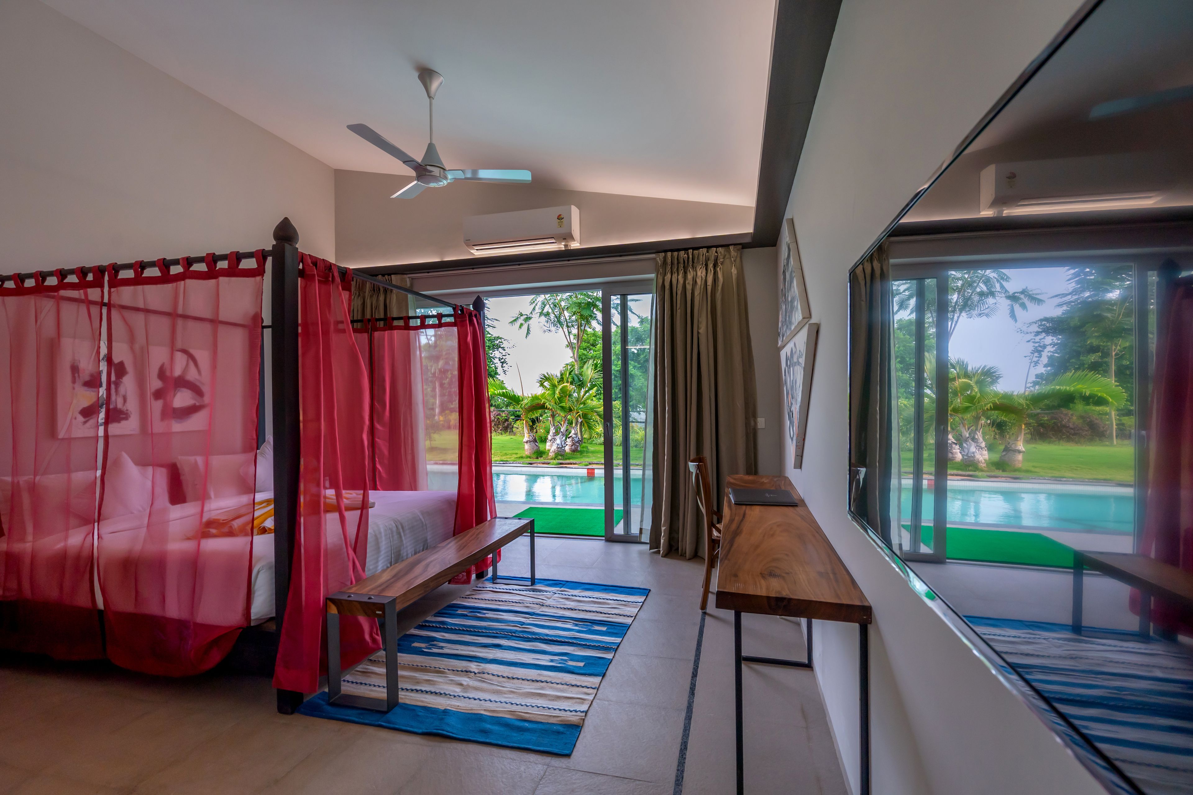 executive double room, 1 bedroom, non smoking, pool access | living area | 32-inch led tv with cable channels, tv
