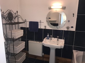 Bathroom - The Moorings B&B (Duncannon)
