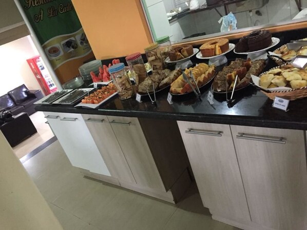 Breakfast buffet - Hotel Asa Branca (Seabra)