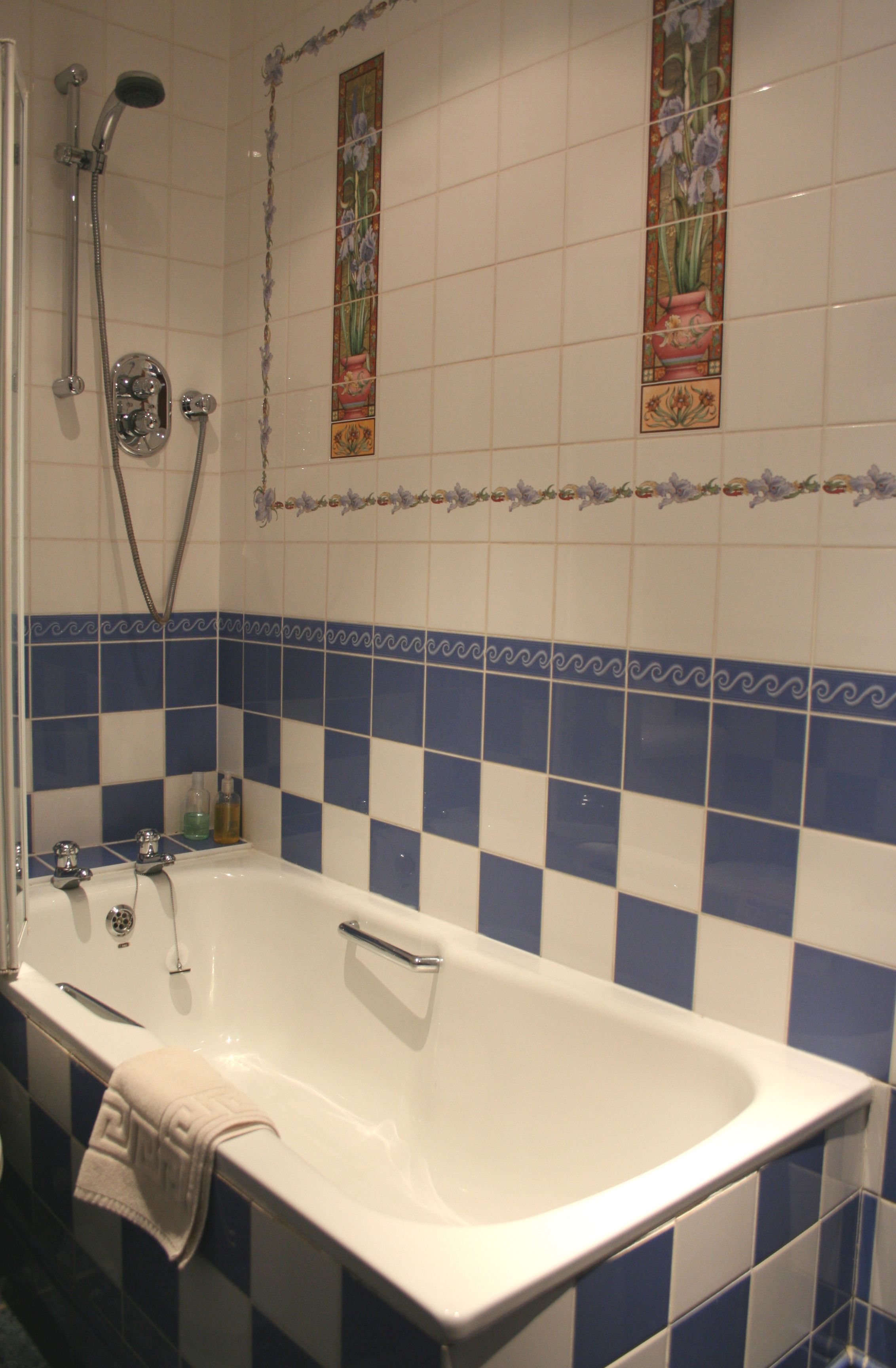 triple room, private bathroom | bathroom | hair dryer, towels, soap, shampoo