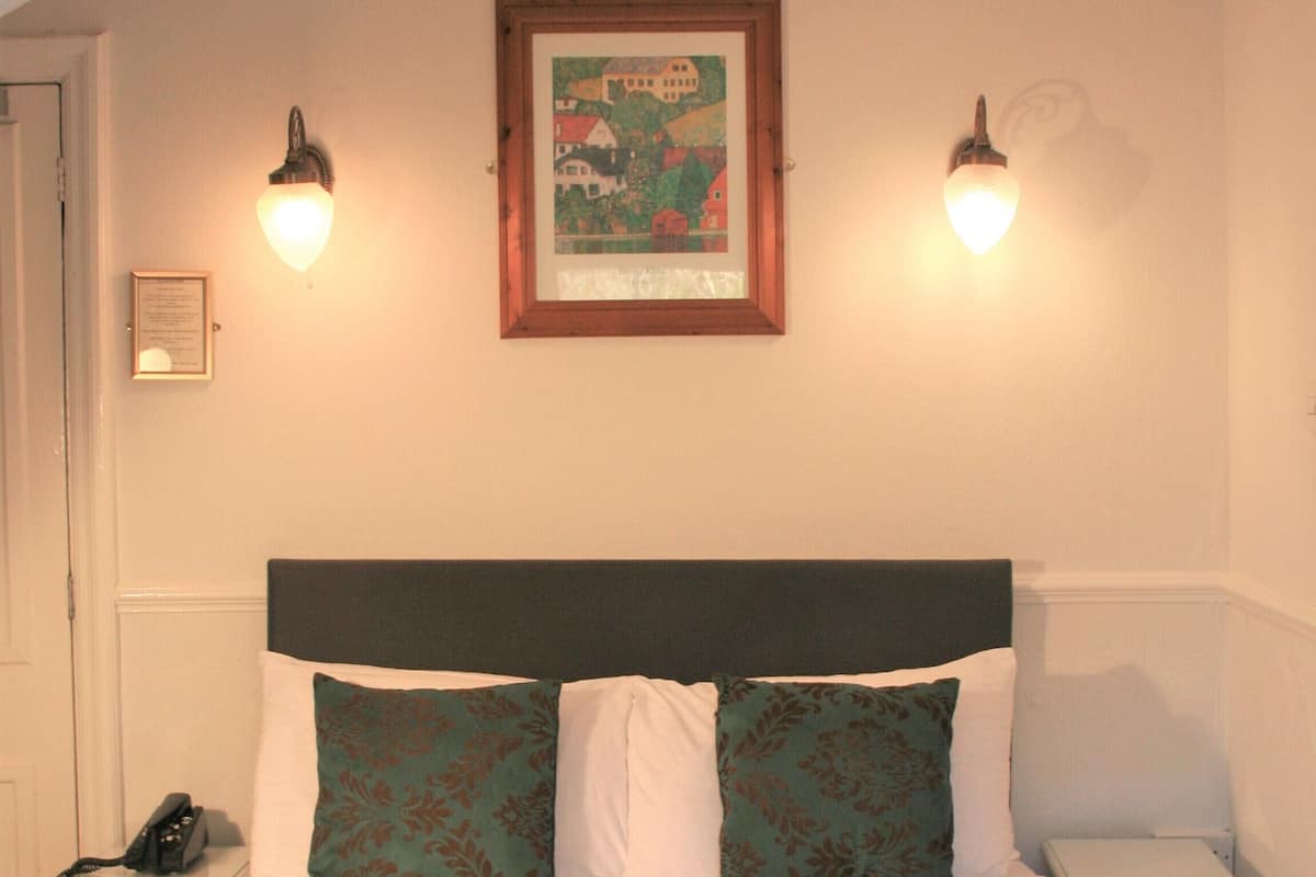 family room, private bathroom | individually decorated, individually furnished, desk, free wifi
