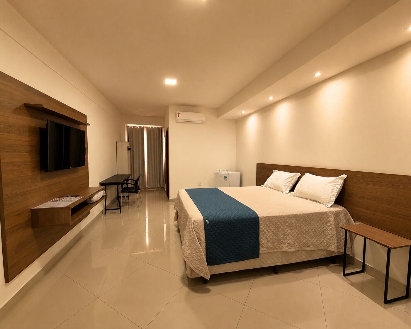 Quarto casal premium | Escrivaninha, espaço de trabalho para notebook, Wi-Fi de cortesia