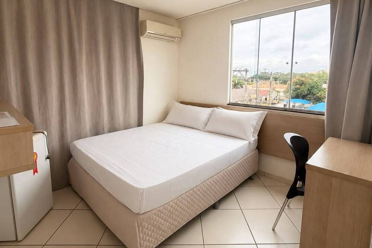 Basic Room | Desk, laptop workspace, WiFi (free), bed sheets