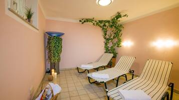 Sauna, steam room